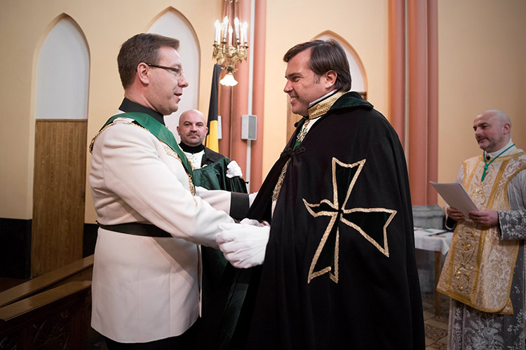 Remise du Cordon de Chevalier Grand Croix à Son Excellence Damien Van Bellinghen